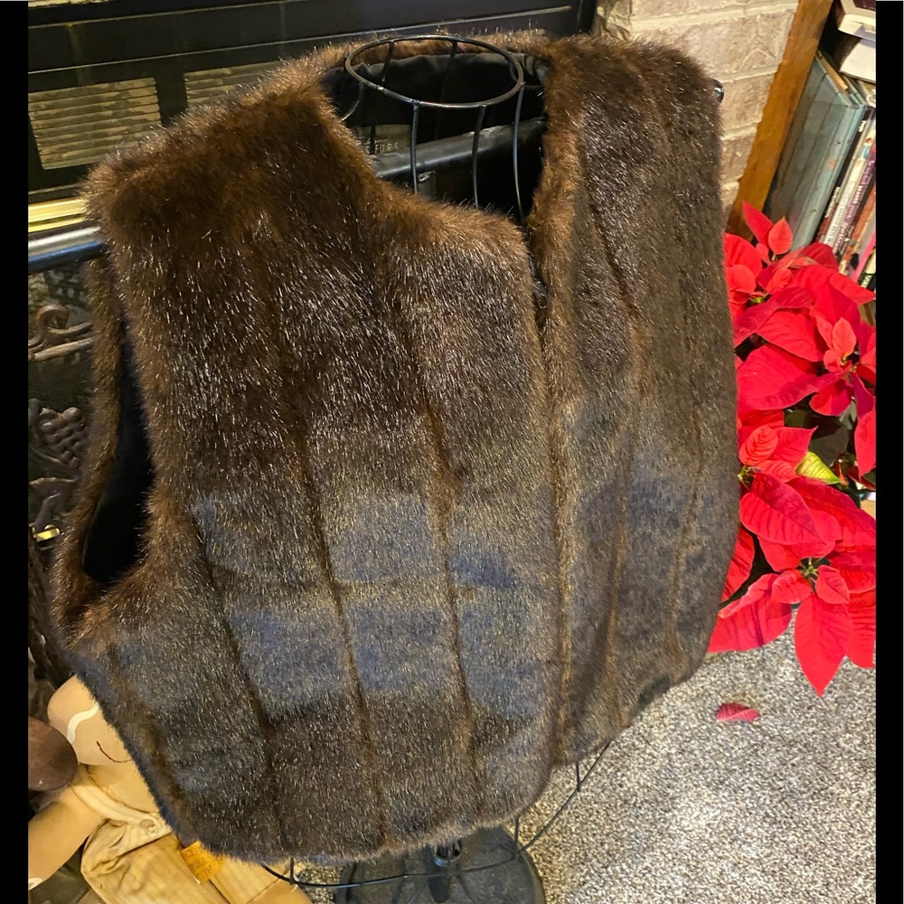 Donna Salyer's Faux fur brown vest - Picture 2 of 11